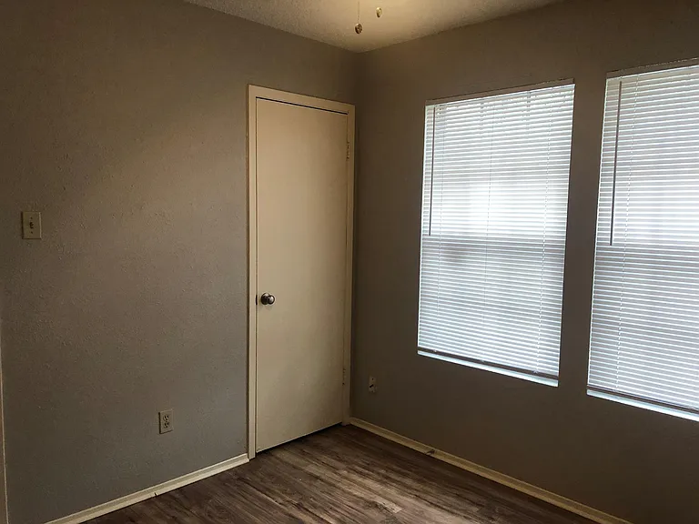 7002 Ivory Key Ct #B — Photo 10