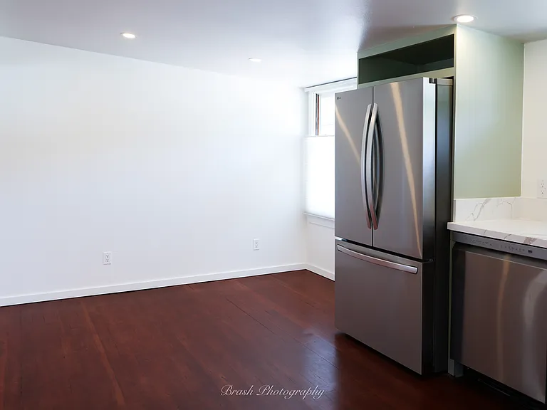 312 E Matilija St — Photo 8