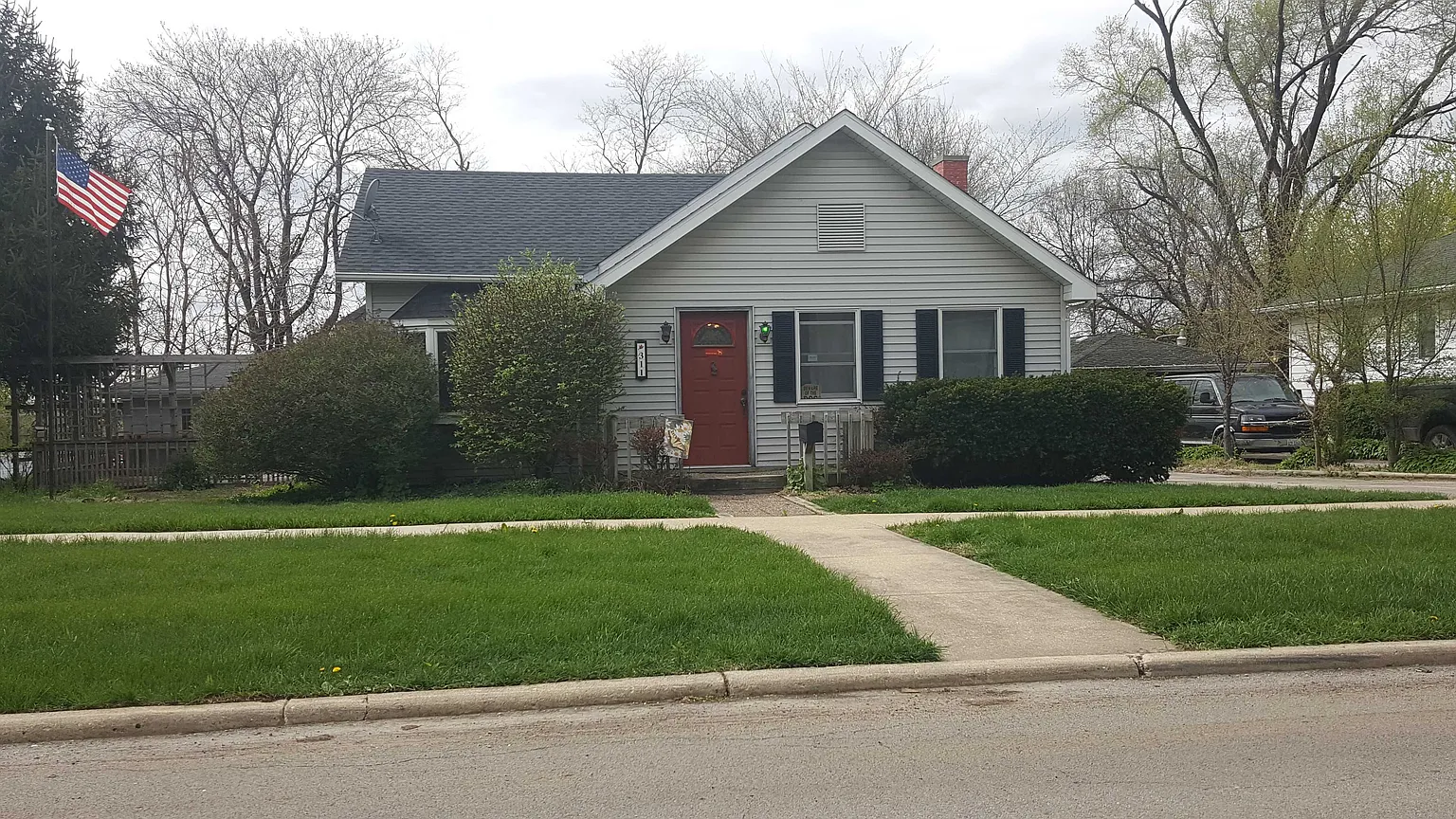 311 S Hamilton St photo 1