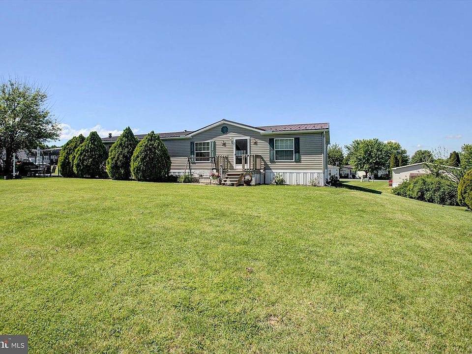 1st image of 64 Tiffany Dr