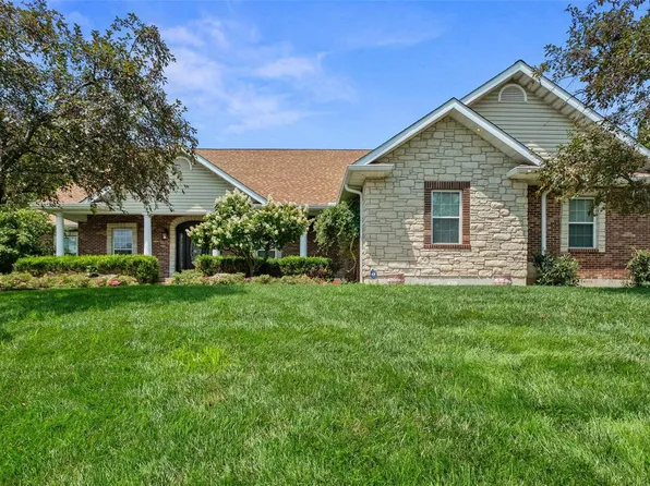 701 Caulks Hill Rd, Saint Charles, MO 63304