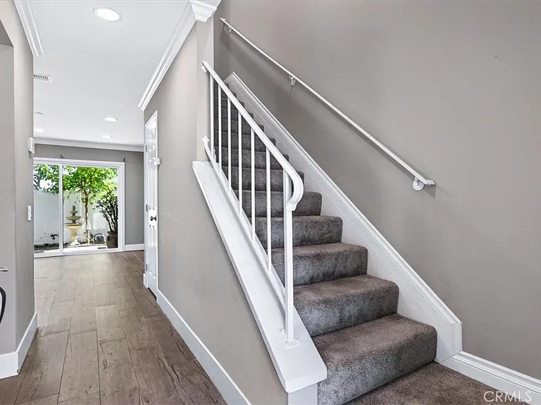 111 Abbeywood Ln — Photo 4