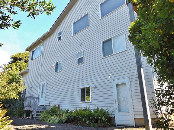 2nd image of 2812 SW Breakers Dr
