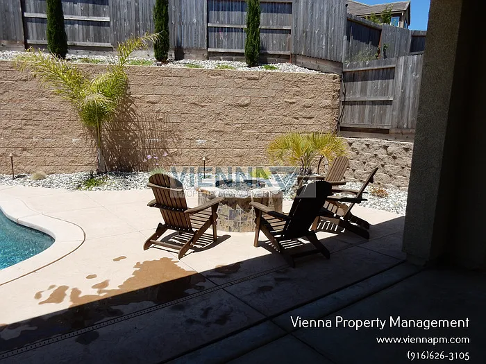 5635 Saratoga Cir — Photo 29