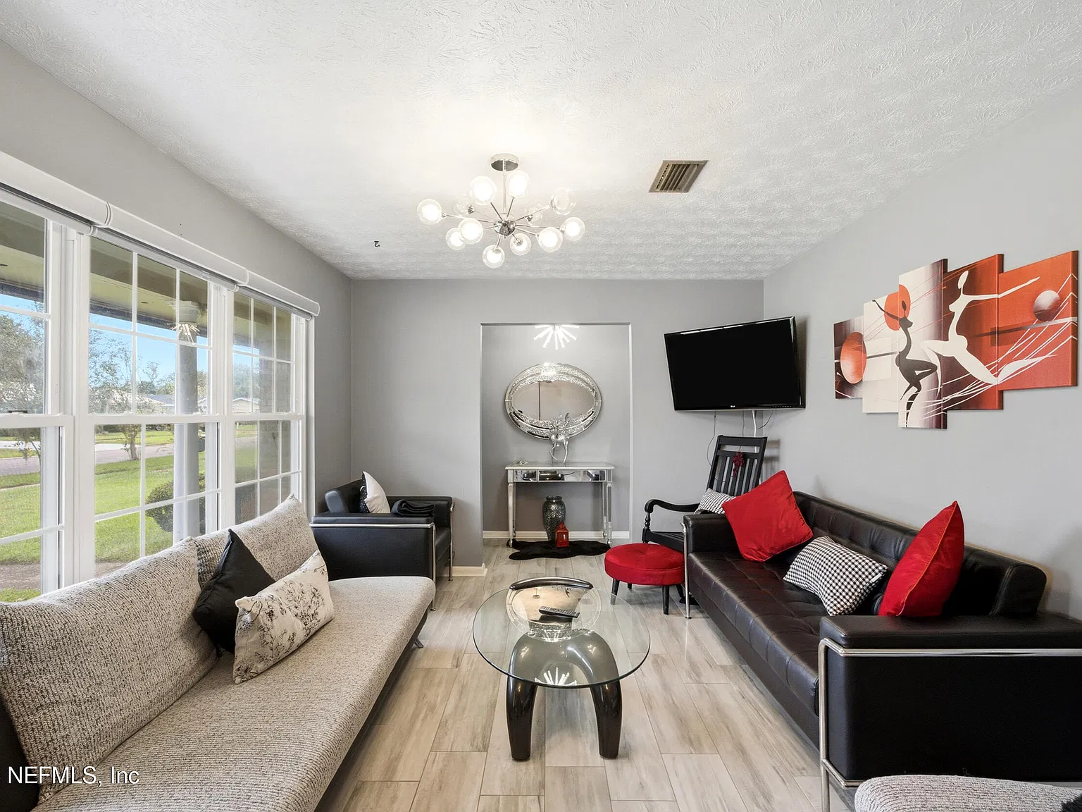 3 bed, 2.0 bath, 1450 sqft, $2,300 — Photo 4