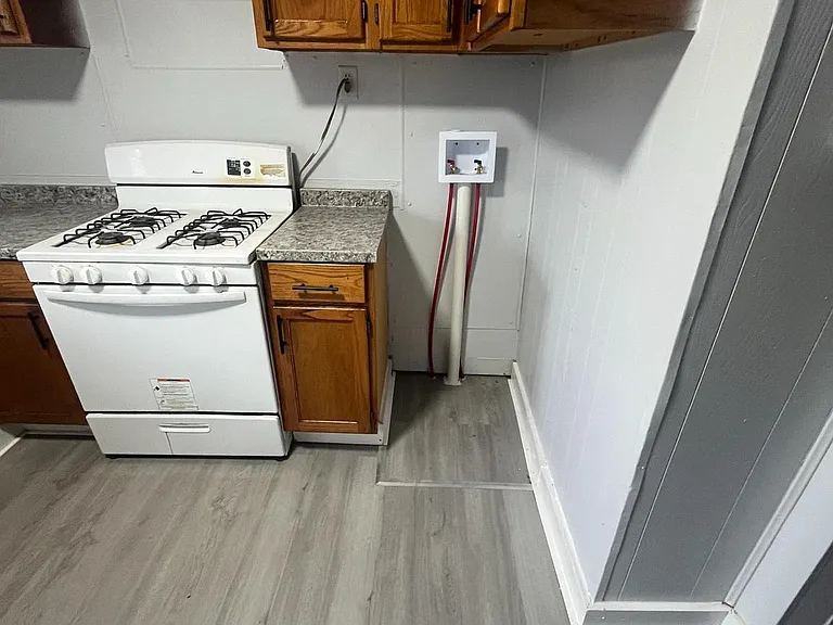 814 Upland St — Photo 4