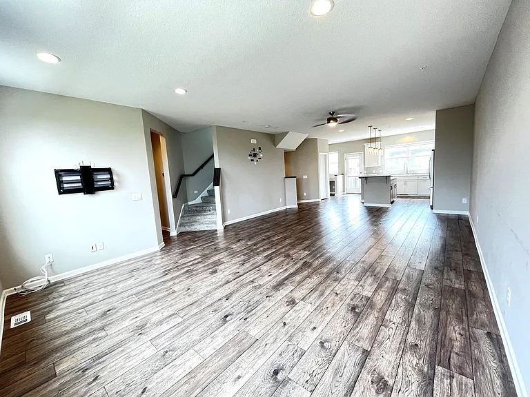 5228 Hampton St NE — Photo 10