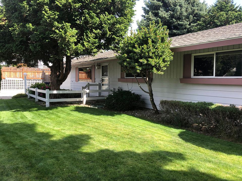 1st image of 620 Gormley St NE