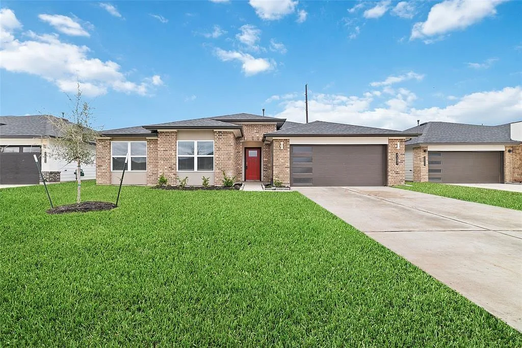5 bed, 3.0 bath, 2642 sqft, $2,595 — Photo 1