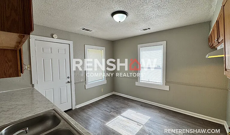 3760 Mandalay Dr — Photo 3