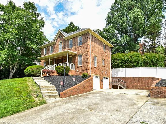 3rd image of 2245 Glenshire Ct