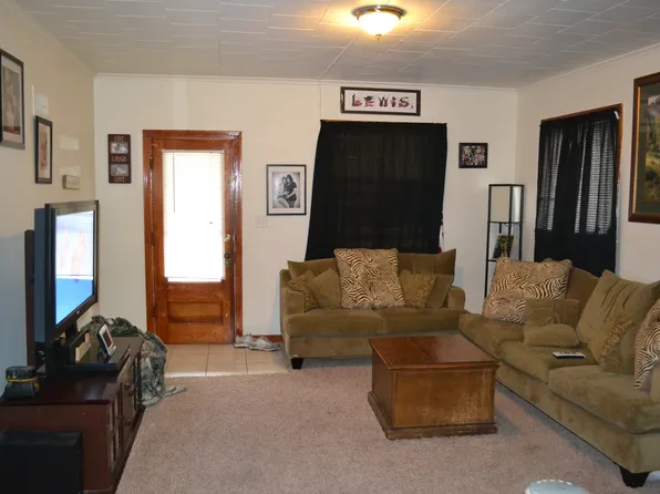 Court St Duplex, 635 & 635.5 W Court St, Clay Center, KS 67432