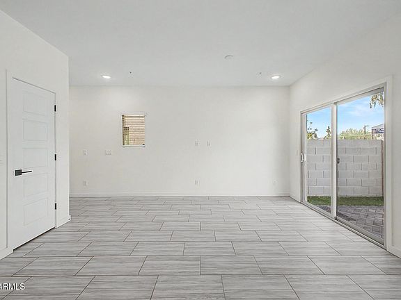 4th image of 2280 W HARMONT Drive