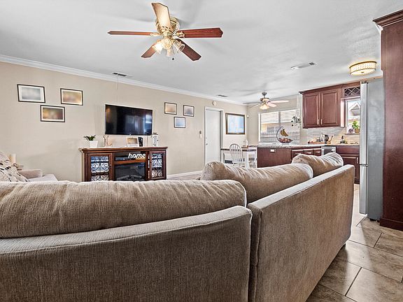 5th image of 586 Woods Avenue