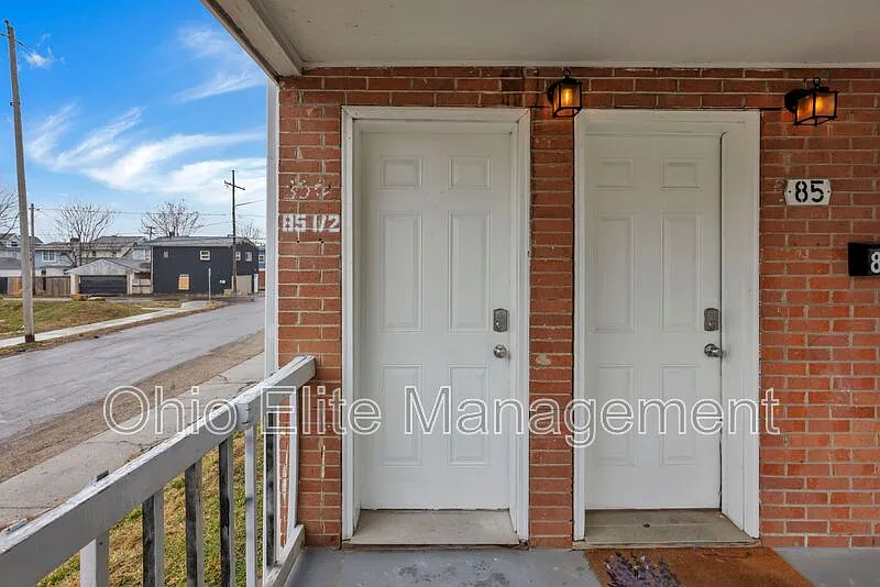 3 bed, 2.0 bath, 988 sqft, $1,260 — Photo 4