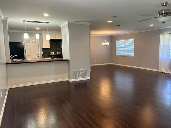5th image of 819 Brookmont Ave E
