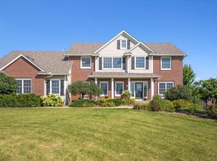 5910 Raven Point Rd, Prior Lake, MN 55372