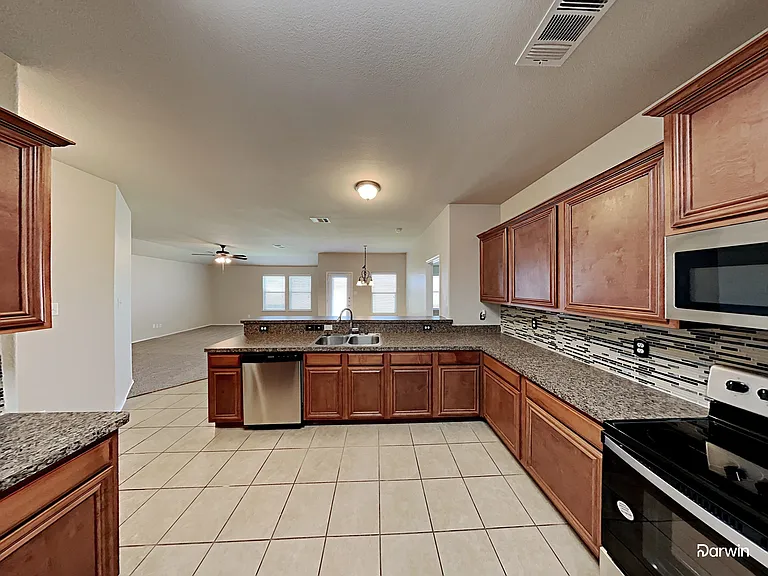 2513 Wynngate Dr — Photo 2