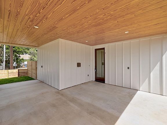 3rd image of 301 N Pleasant Valley Rd #1