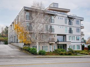 1405 Esquimalt Rd, Esquimalt, BC V9A 0A4