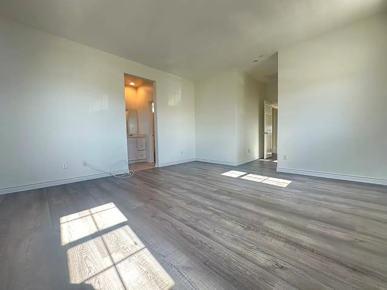 3 bed, 2.5 bath, 1544 sqft, $3,100 — Photo 4
