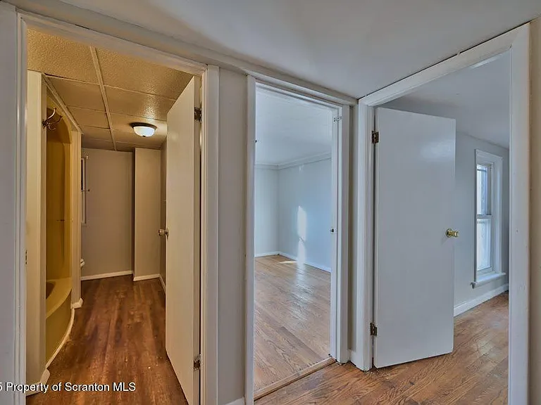 416 E Market St — Photo 28
