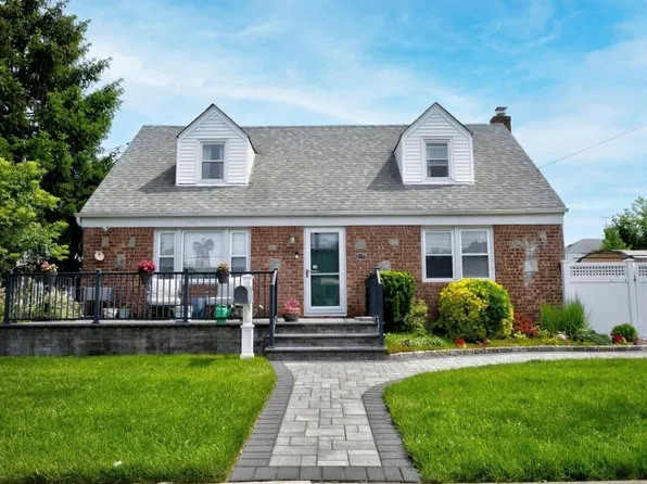 (undisclosed Address), East Meadow, NY 11554