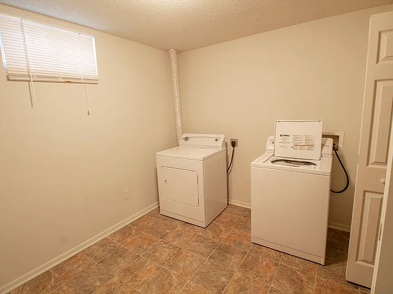 210 Wheaton Ct — Photo 30