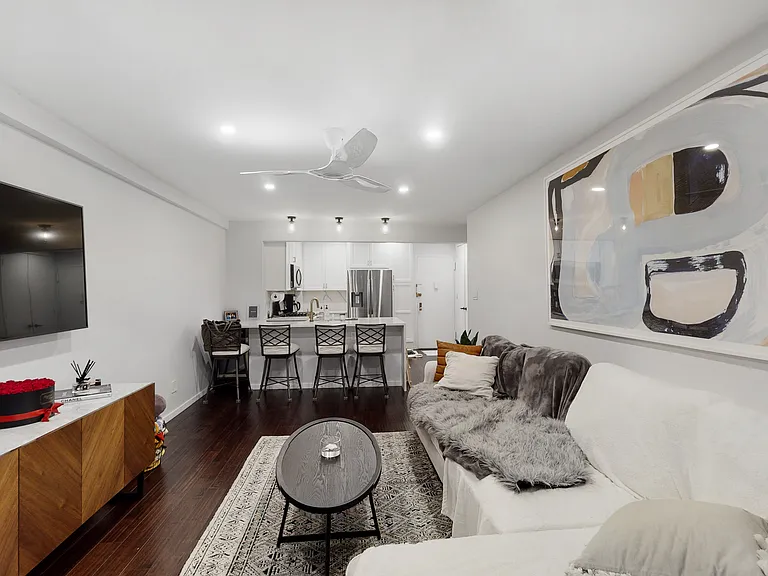 165 Christopher St #2X — Photo 3