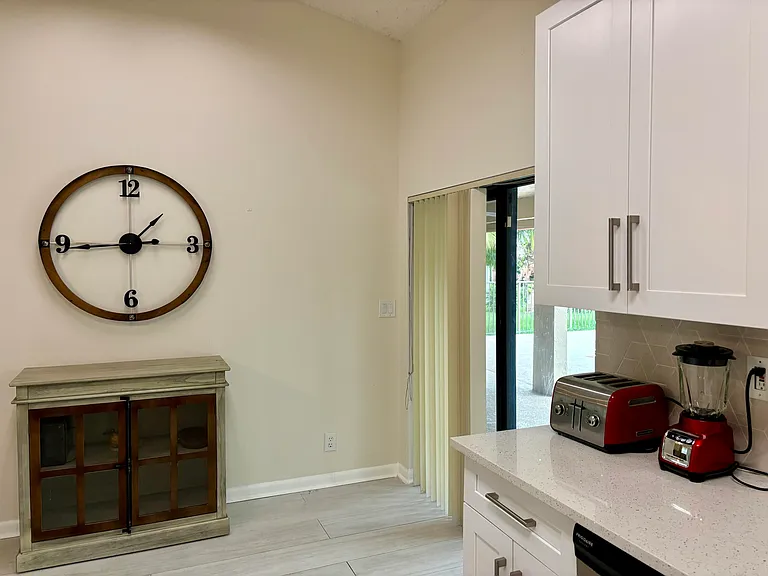 2153 Amesbury Cir — Photo 14