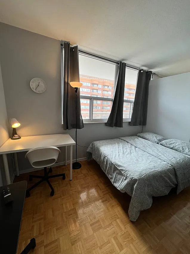 Flex Room - St. Clair Avenue East & Yonge Street — Photo 1