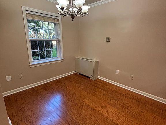 5th image of 3330 Spring Ln APT D10