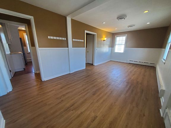 5th image of 158 East Ave Unit 2