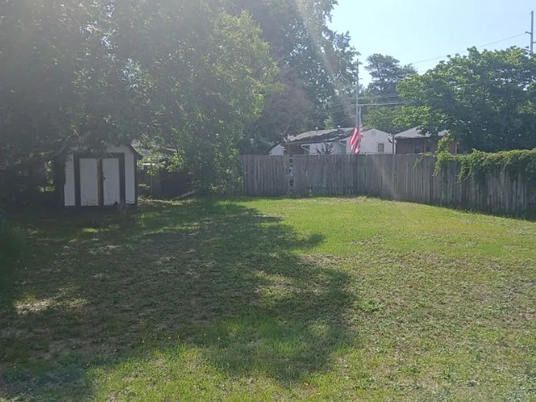 1115 Poplar Dr — Photo 4