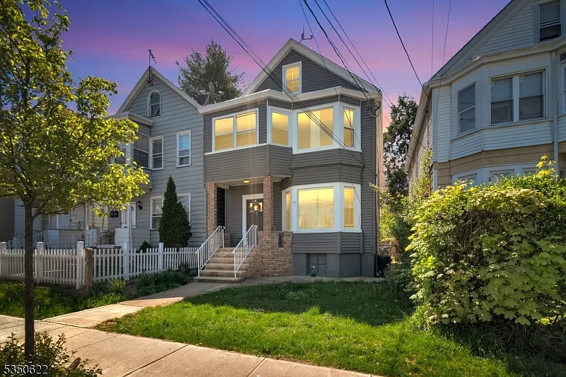 2 bed, 1.0 bath, $2,100 — Photo 1