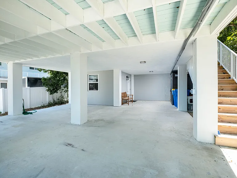 204 Coral Ave — Photo 4