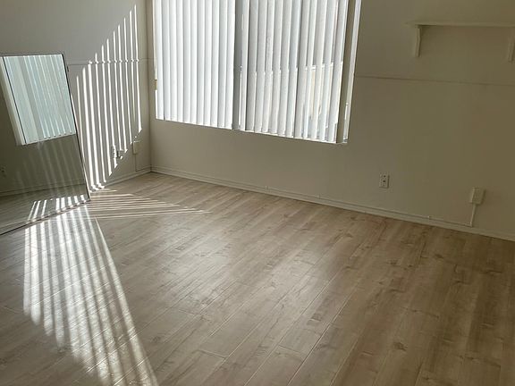3rd image of 804 18th St