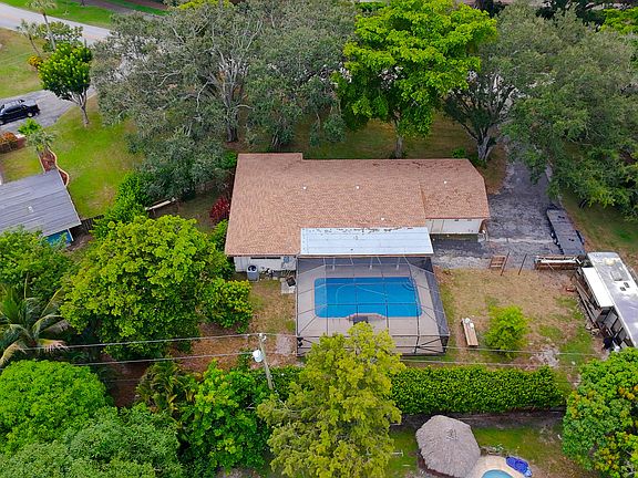 2nd image of 4511 E Country Club Circle
