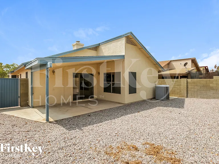 6410 W Townley Ave — Photo 18