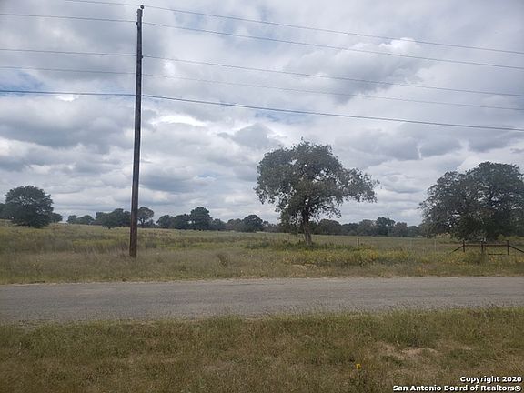 4th image of 747 Lake Valley Dr