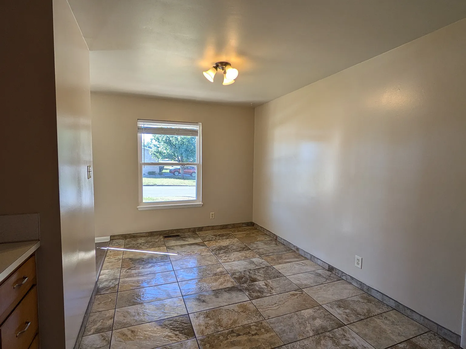 3 bed, 1.5 bath, 1050 sqft, $1,250 — Photo 4