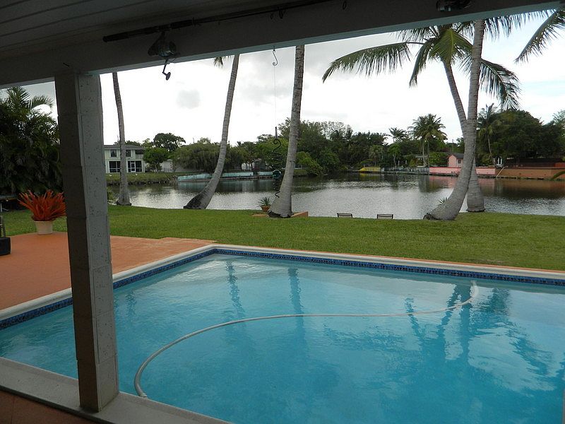 1st image of 6121 Twin Lake Dr