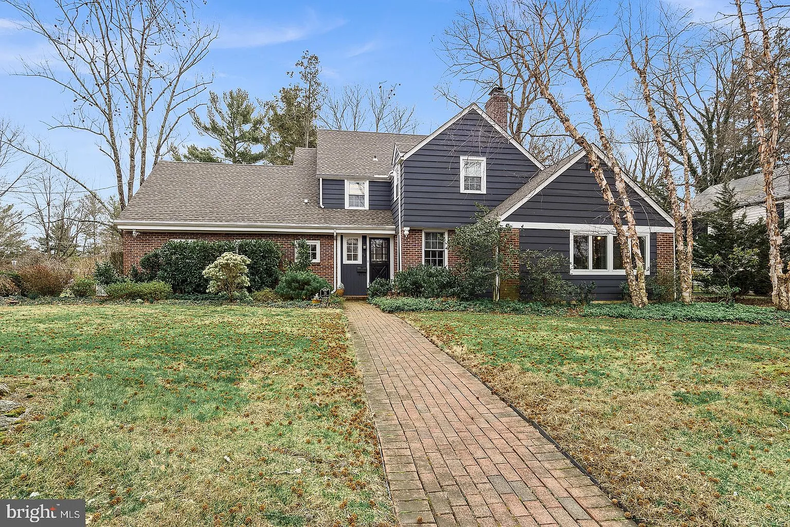 79 Laurel Rd photo 1