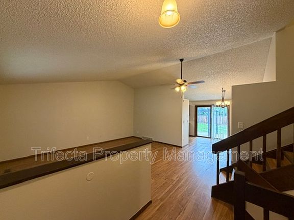 4th image of 2718 Garden Dr