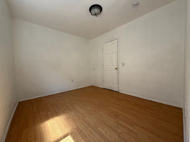 855 SE Flint St — Photo 13