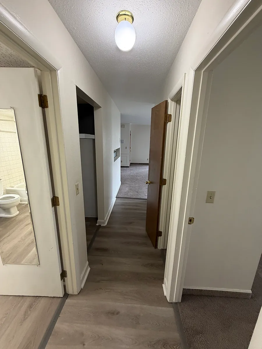 Building Photo - 5562 Heatherdowns Blvd #19