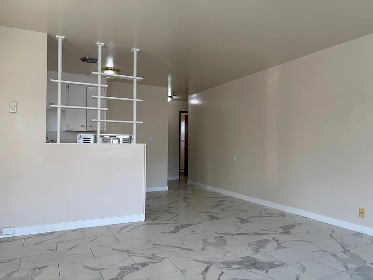 203 3rd Ave S #6 — Photo 3