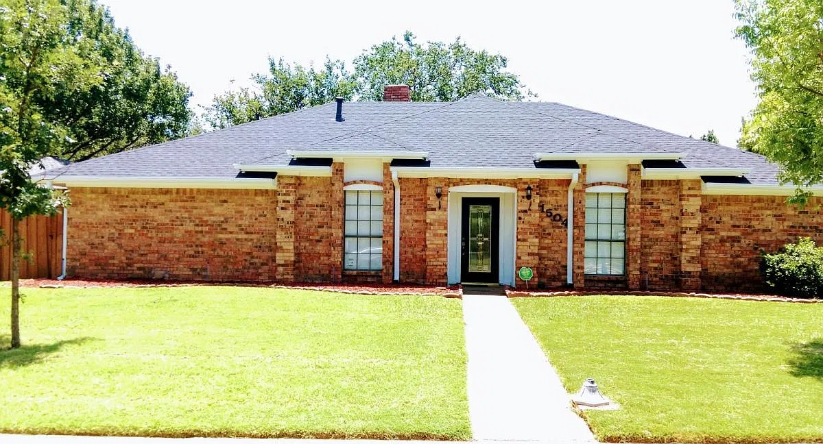 3 bed, 1982 sqft, $3,200 — Photo 1