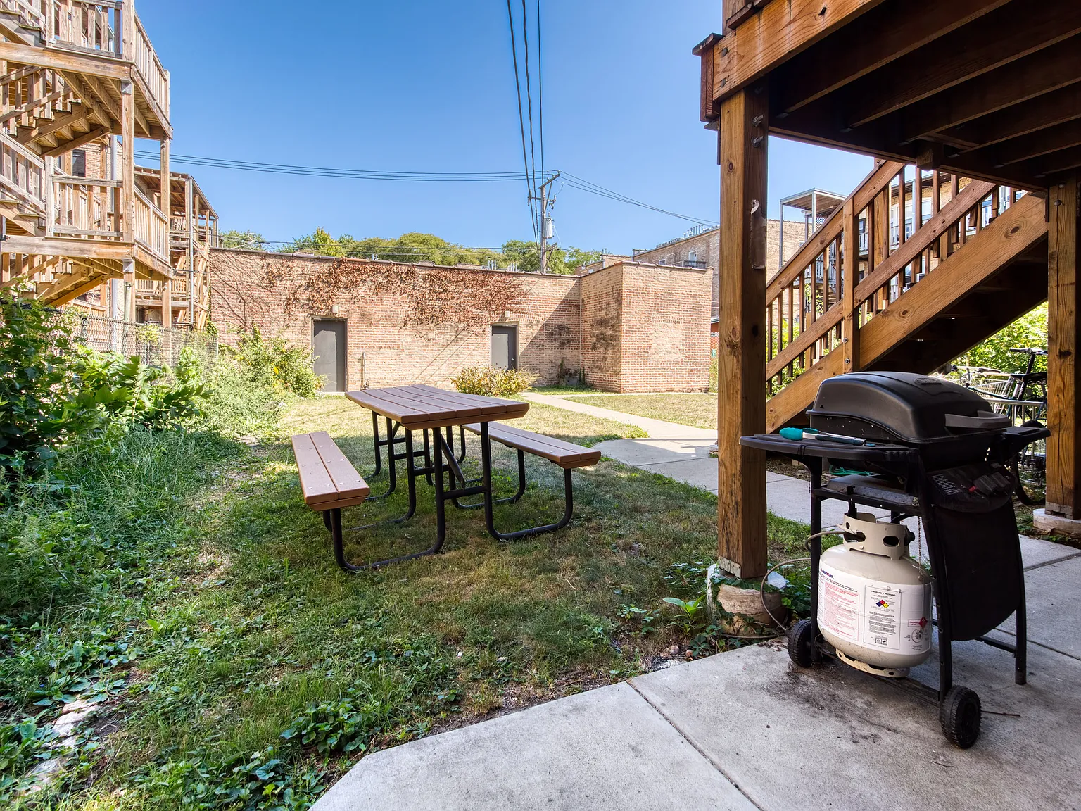 3 bed, 2000 sqft, $1,800 — Photo 3