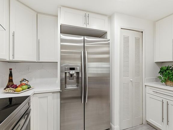 5th image of 32 Cherry Crest Ln